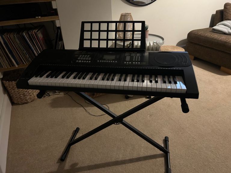 gear4music keyboard MK-700 with stand and stool 