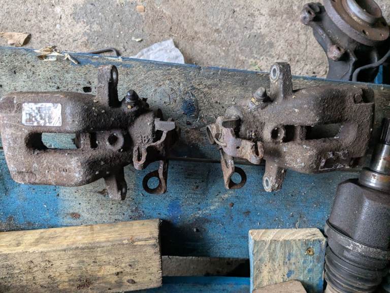 Rear brake calipers Citroen c3  picasso 1.6hdi