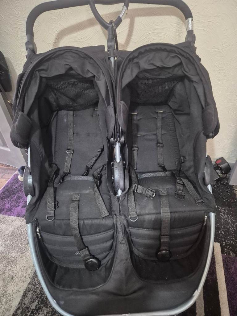 Double stroller very good condition 60 pounds ono