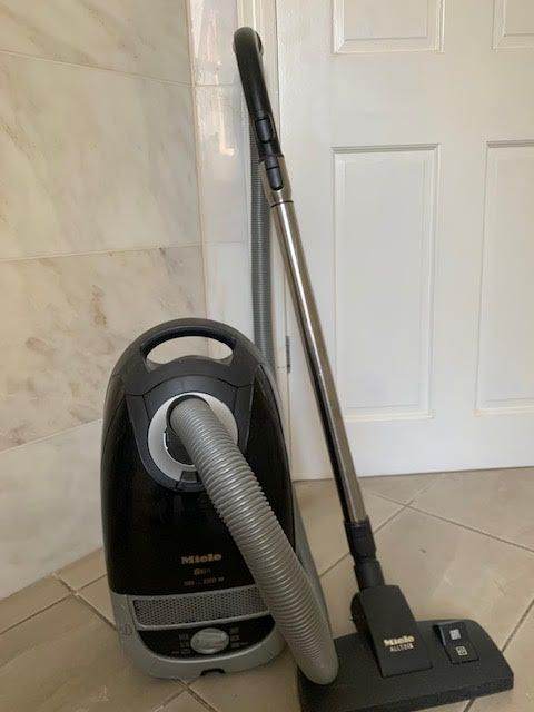 Free Delivery MIELE S 5211 VACUUM CLEANER 2200W– BLACK - WITH All ACCESSORIES Working Perfectly