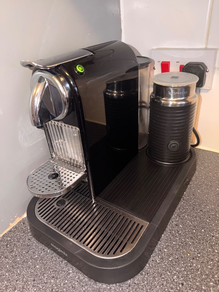Nespresso Magimix Coffee Machine – Black, Fair Condition