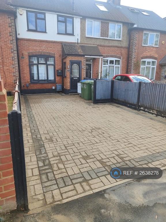 3 bedroom house in Garden Road, Walton-On-Thames, KT12 (3 bed) (#2638278)
