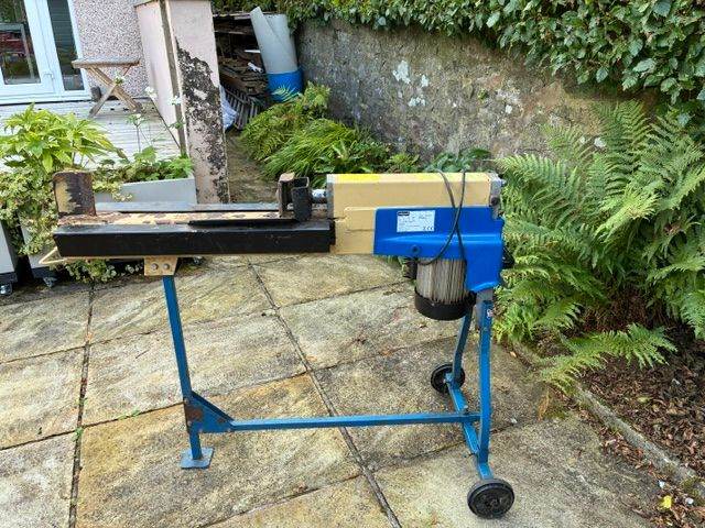 Scheppach OX T500 log splitter on stand 