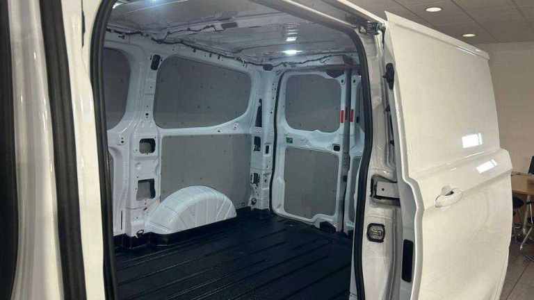  Ford Transit Custom 2.5 PHEV 232ps H1 Van Limited Auto Van Plug-In Hy Automatic