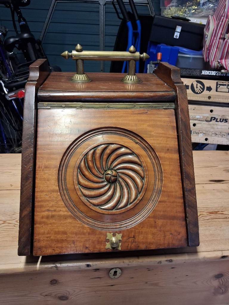 Vintage Wooden Coal Box with Brass Handle – Good Condition