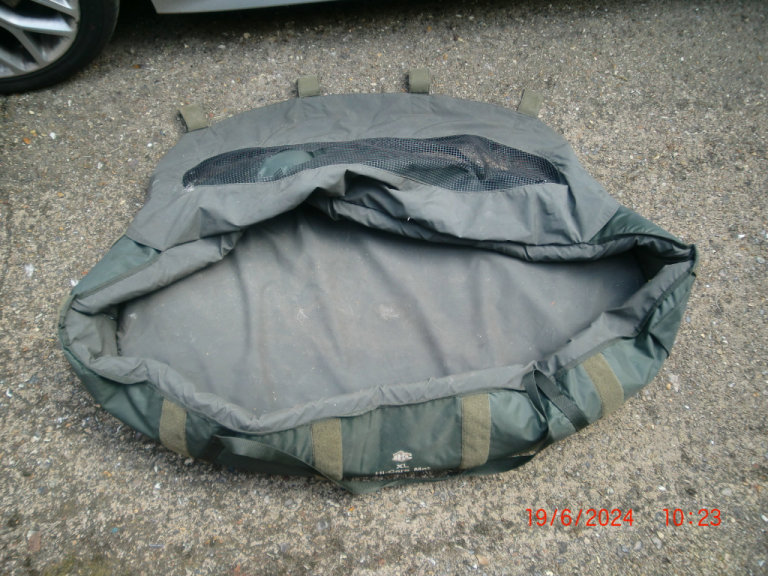REDUCED – JRC HI CARE XL UNHOOKING MAT, WITH EDGE AND TOP COVER. USED ONLY A COUPLE OF TIMES. 
