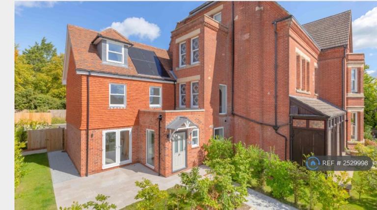 4 bedroom house in Craigmore Hall, Crowborough, TN6 (4 bed) (#2529998)