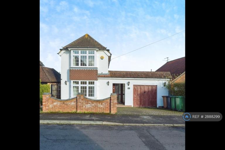 3 bedroom house in Bryanstone Avenue, Guildford, GU2 (3 bed) (#2888299)