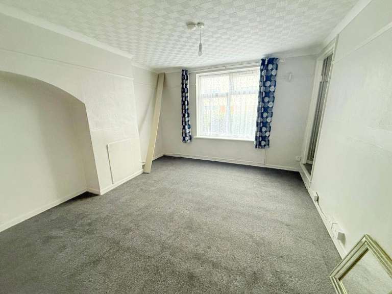 Beautiful Two Bedroom with Two Toilet House available to let at Goresbrook Road Dagenham RM9, 