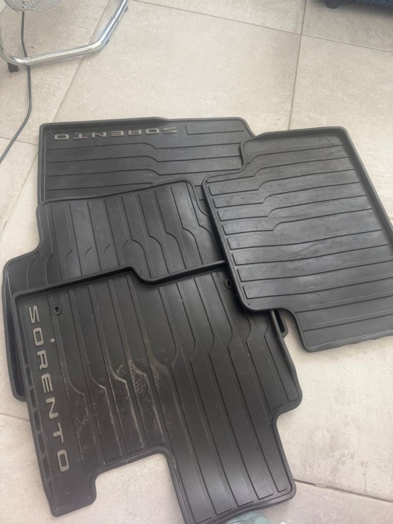 Kia Sorrento rubber mats