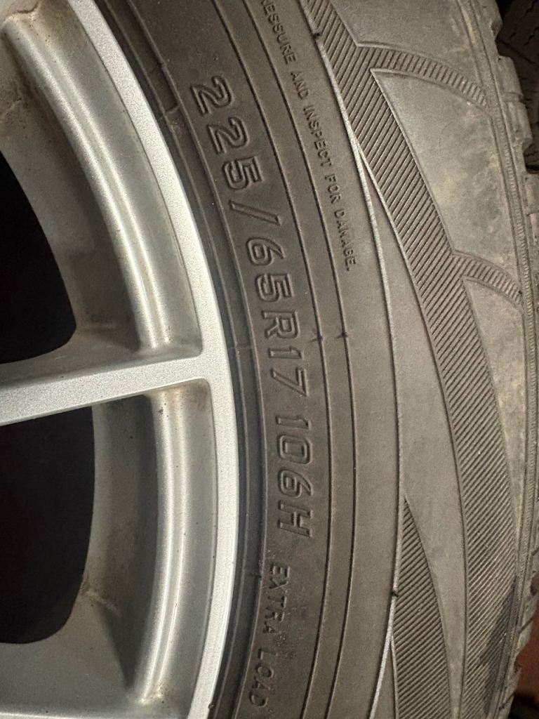 Skoda Alloy wheels with winter tyres 