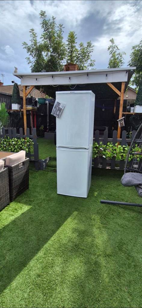 FRIDGE FREEZER HOTPOINT LIKE NEW FROST FREE FREE DELIVERY LEICESTER 