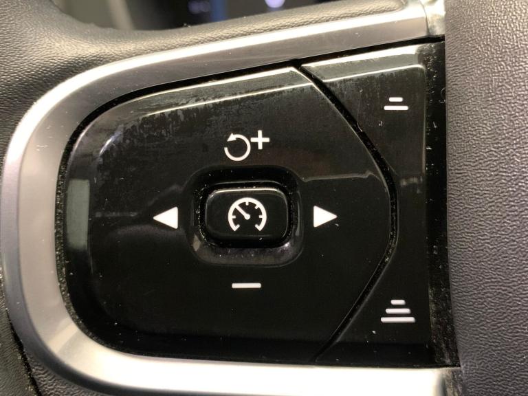 2022 Volvo XC60 2.0 B5P Plus Dark 5dr AWD Geartronic ESTATE PETROL Automatic