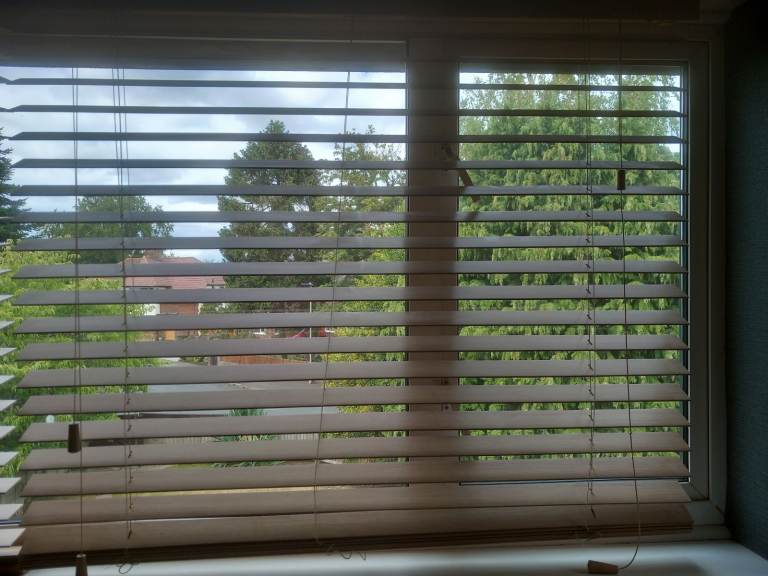 Venetian blind real wood
