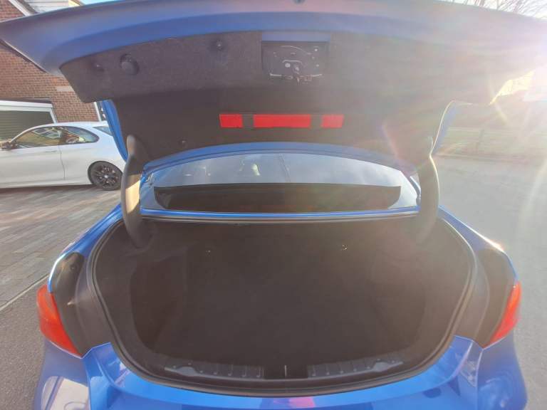 BMW 3 SERIES, Saloon, 2013, Manual, 2L engine size 4 doors