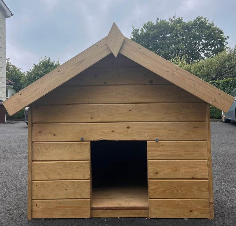 Large Wooden Dog Kennel