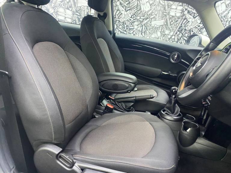 2021 MINI Hatch 1.5 Cooper Classic Hatchback 3dr Petrol Manual Euro 6 (s/s) (136 ps) Hatchback Pe...