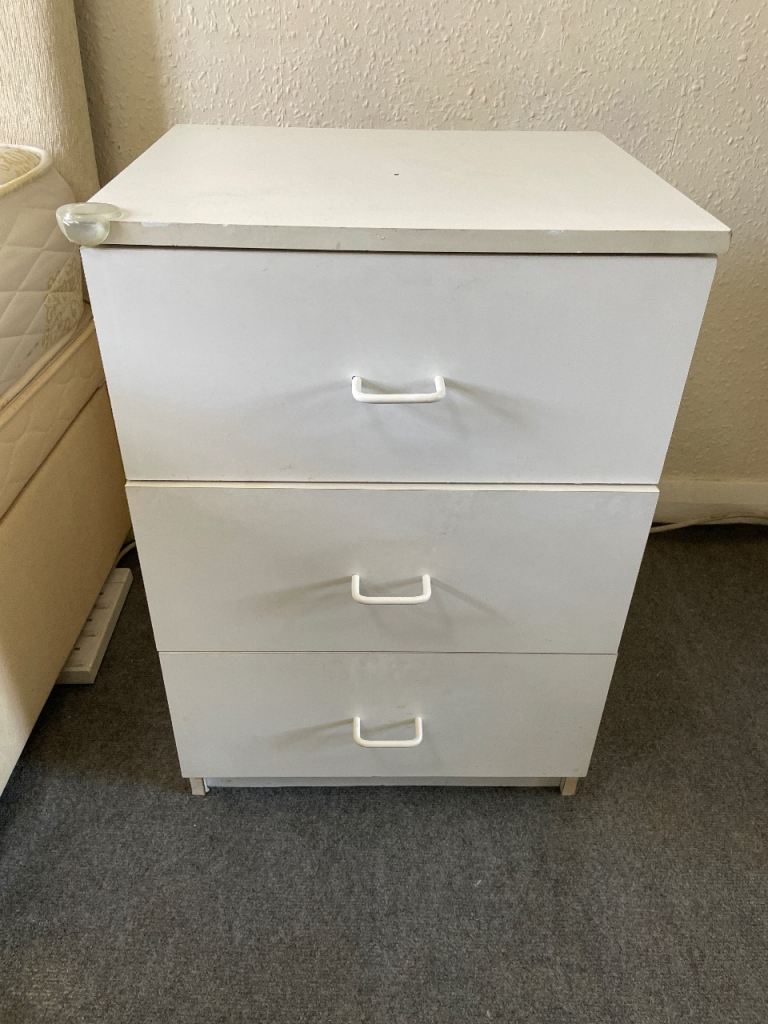 White 3-Drawer Chest of Drawers – Good Condition