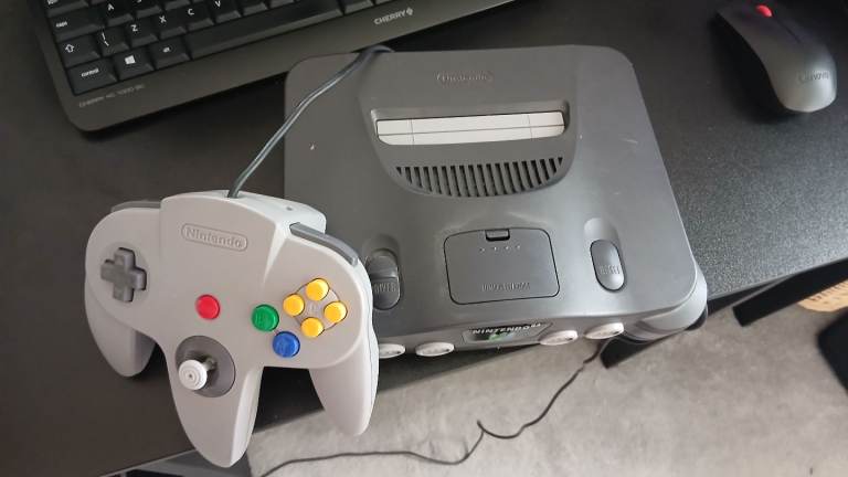 Nintendo 64 Console with Controller – Good Condition