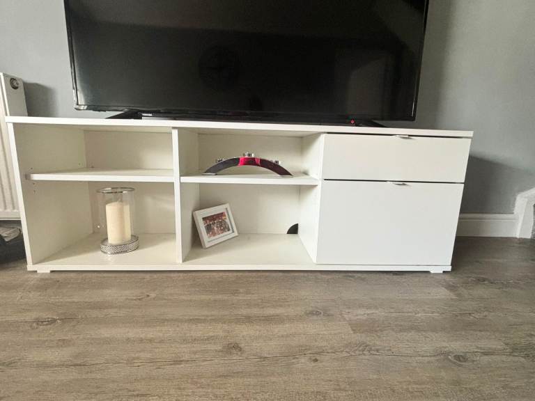 White tv unit 