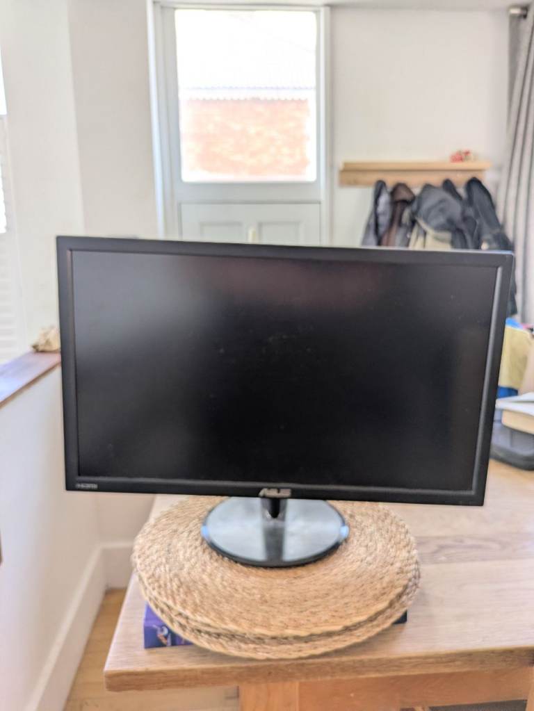 ASUS Computer Monitor – Good Condition