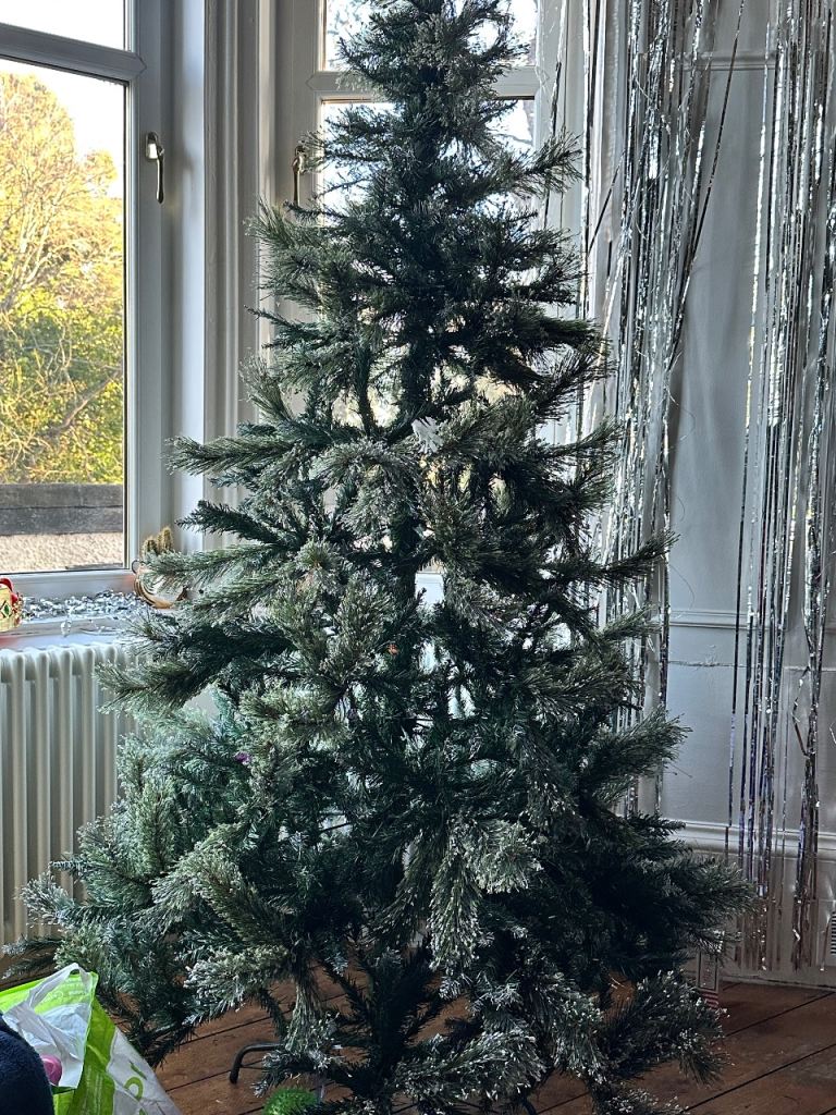 Free Faux Christmas tree (crafts?)