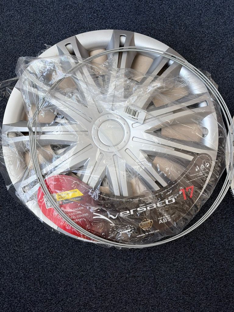 X 3 plastic Hub caps