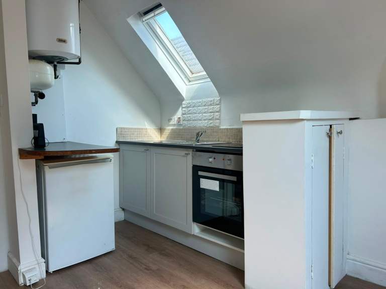 Self-Contained Studio Flat in Cricklewood - DSS Welcome