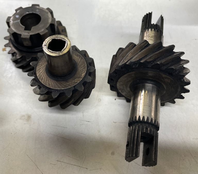 1920's Bentley 3 Litre Pistons, Conrods and Crankshaft