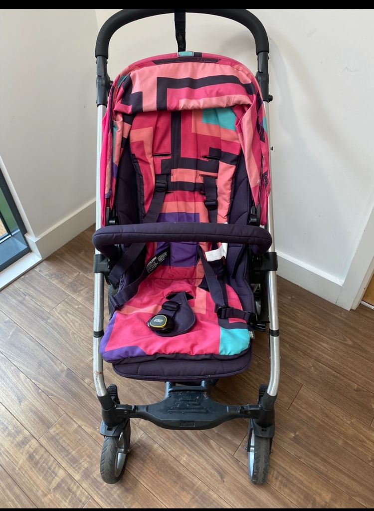 Mamas and papa’s baby pram with carrycot.