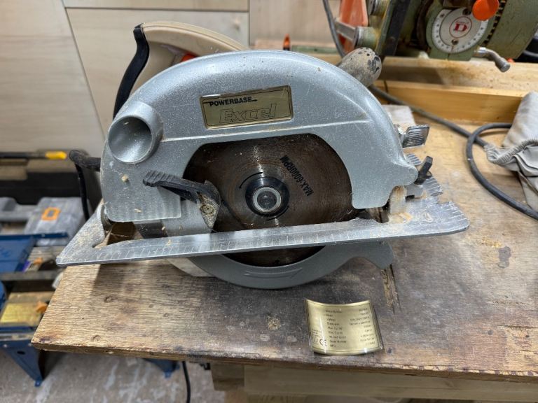 Powerbase 667807 Circular Saw 1200W – Good Working Order