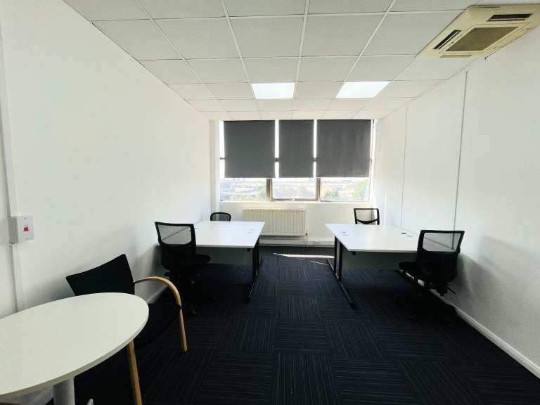 Self Contained Office / Beauty Studio to rent in Park Royal NW10