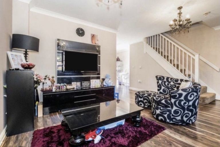 2 Bedroom House to Let £2000pcm