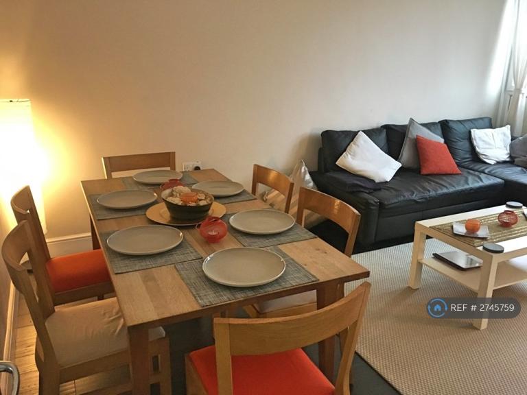 1 bedroom flat in St Helena Road, London, SE16 (1 bed) (#2745759)