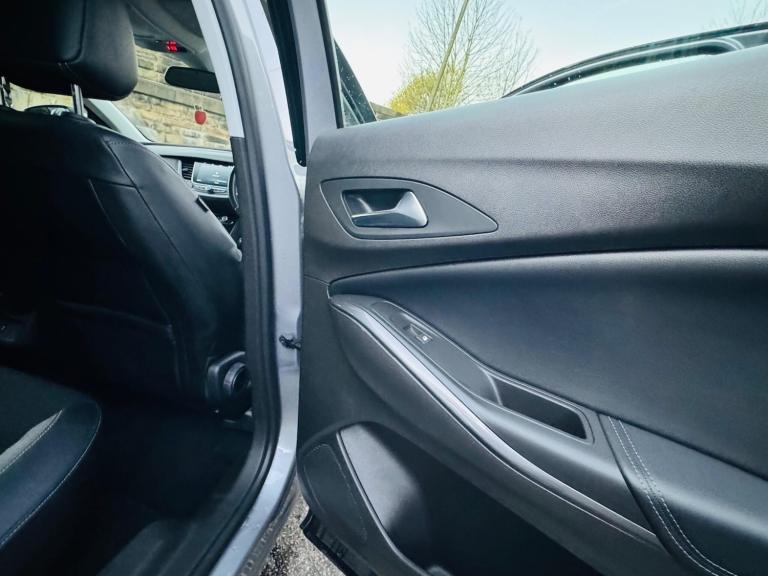 2019 Vauxhall Grandland X 1.5 Turbo D Tech Line Nav 5dr HATCHBACK DIESEL Manual