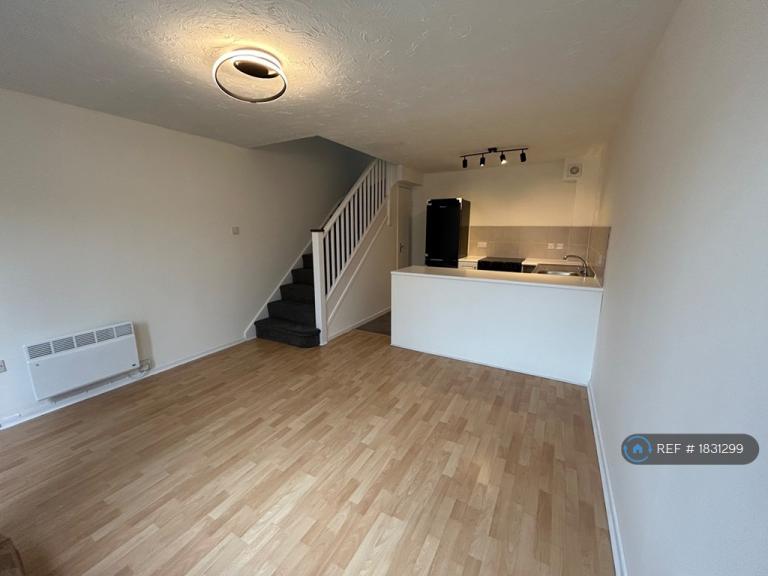 1 bedroom house in Penn Road, Slough, SL3 (1 bed) (#1831299)