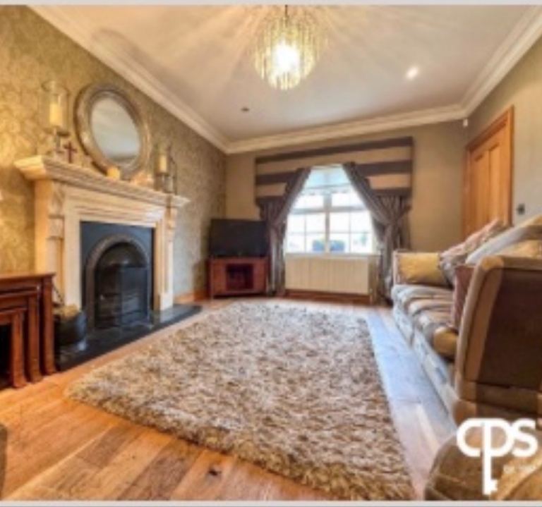 Ashley Manor Suite 3+1+1 Matching Pelmet + Curtains