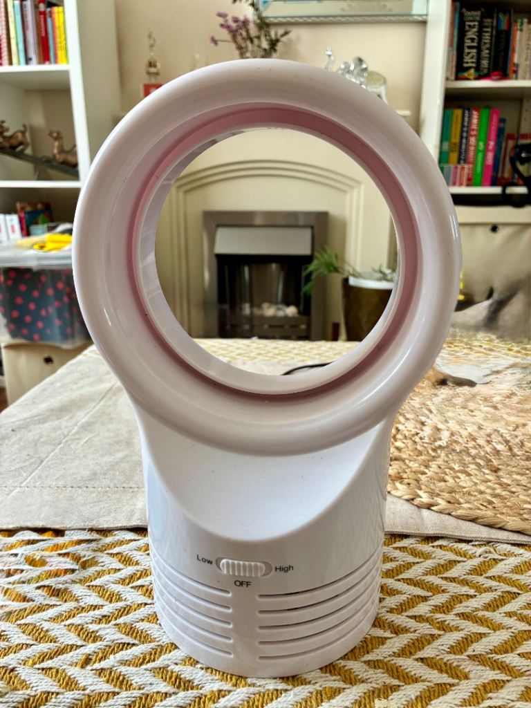 White Bladeless Desk Fan – Good Condition, Low/High Settings