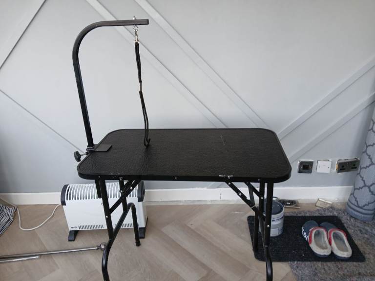 Groomers table 