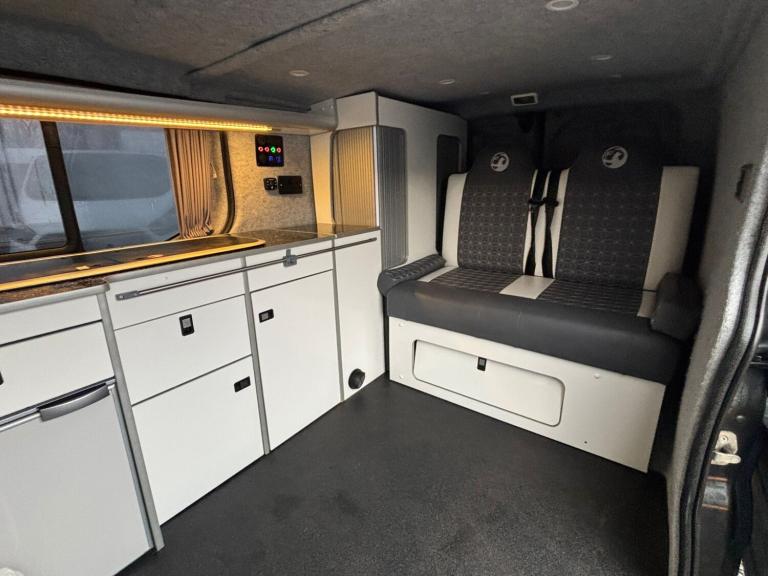 Vauxhall vivaro 2 berth camper 5 seats and 5 belts in good condition 