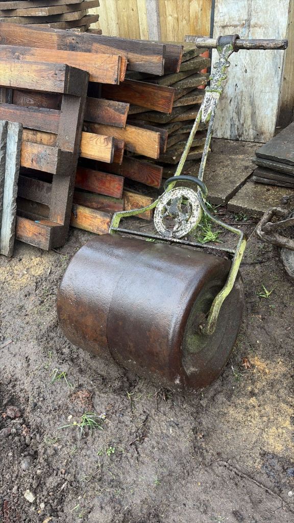 *SOLD* Vintage Metal Roller (Heavy). Priced for quick pick up