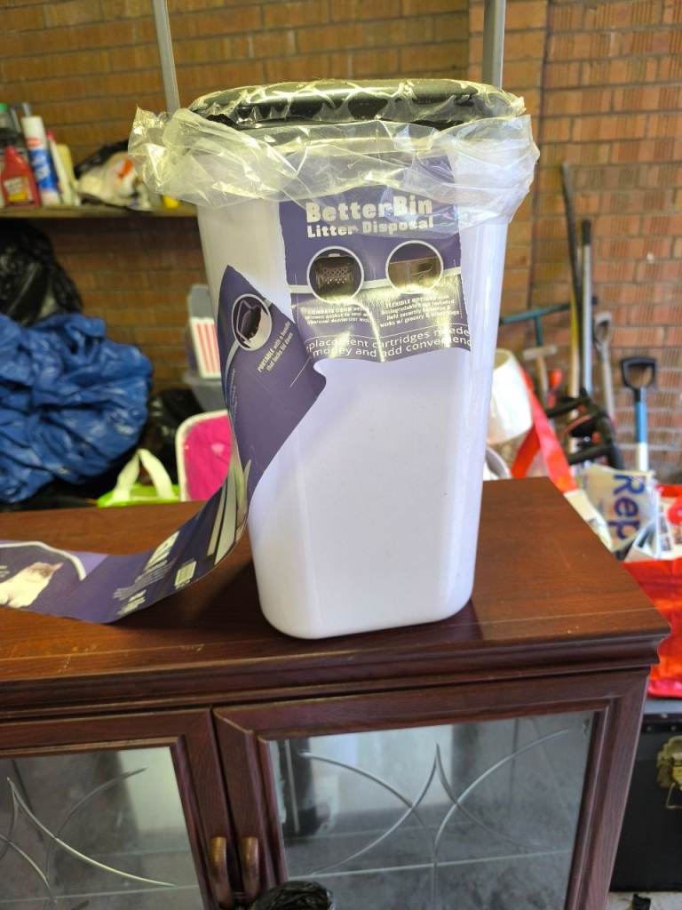 Cat litter bin