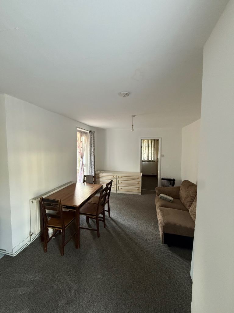 1 Bedroom House for Rent including bills 