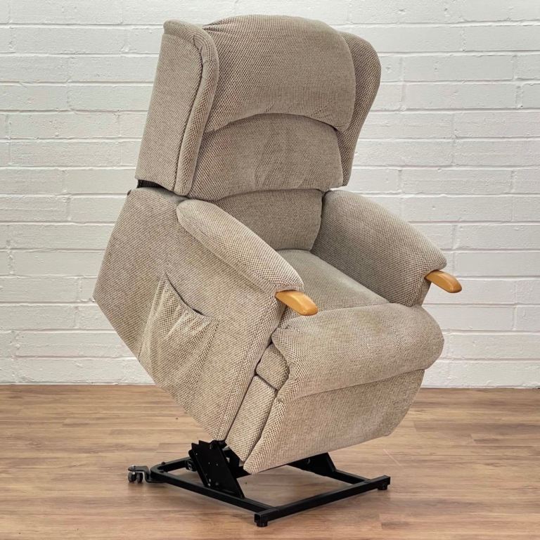 HSL Aysgarth Dual Motor Riser Recliner Chair – Petite RRP £2100+