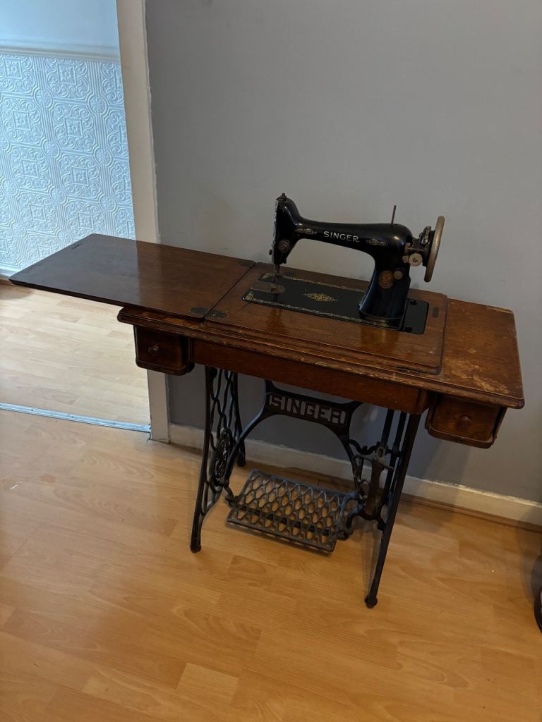 Vintage Singer Sewing Machine with Cabinet