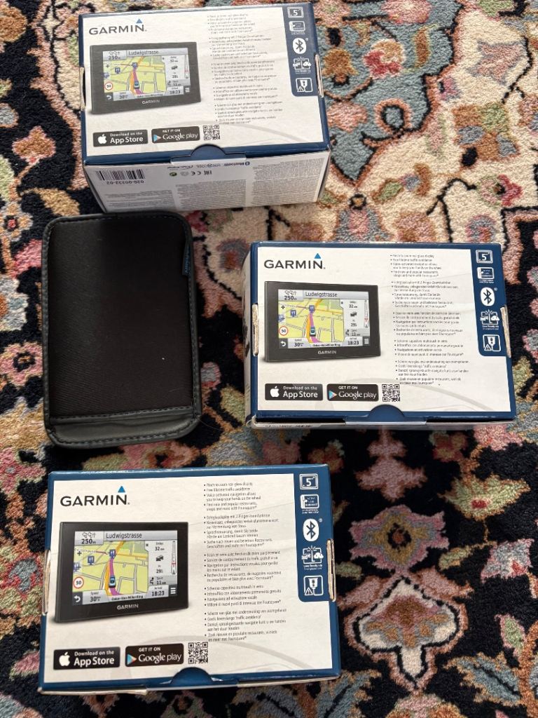 Garmin sat nav 2599 lmt-d