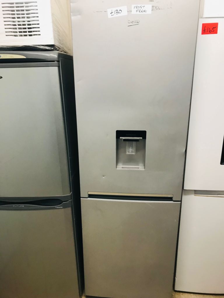 🚚 Beko frost free fridge freezer with water dispenser can deliver £130