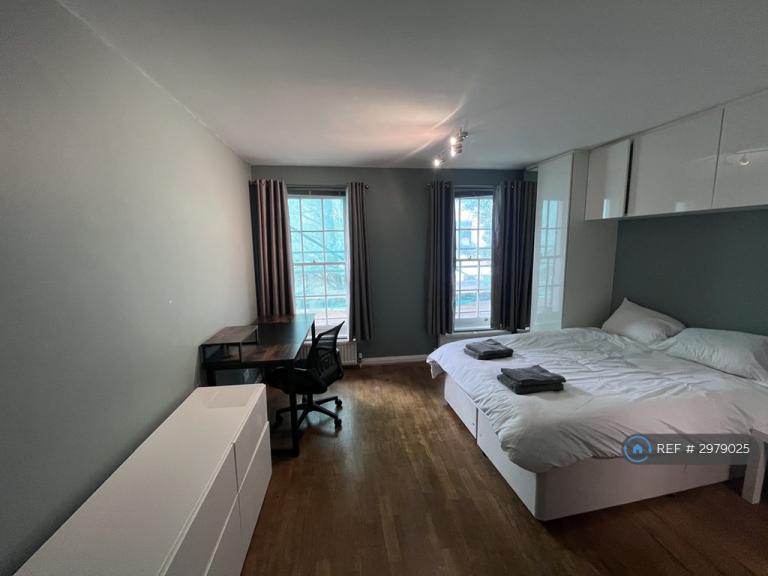 2 bedroom flat in Whitfield Street, London, W1T (2 bed) (#2979025)
