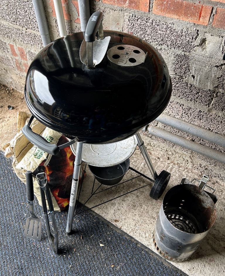 Weber Compact Kettle Charcoal BBQ Grill 47cm with Wheels & Enamel Lid