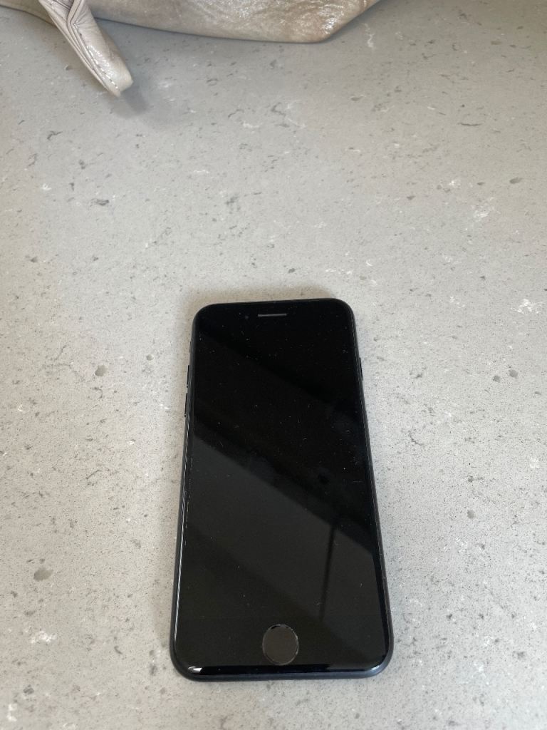 Black Apple iPhone 7 - Good Working Condition